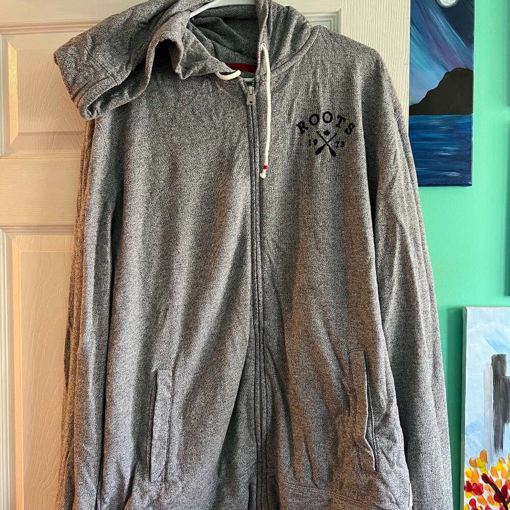 Brand New No Tags! Roots Canada zip-up sweater! Size XL